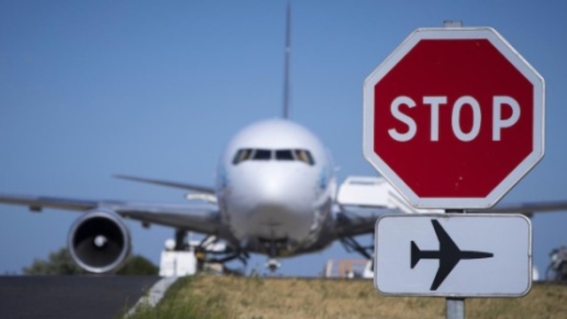 DÉCOUVERTE D’UN FOETUS DANS UN AVION EN AFRIQUE DU SUD