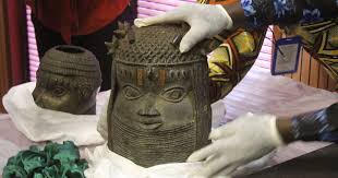Restitution d’œuvres d’art : 119 bronzes du royaume du Bénin retournent au Nigeria