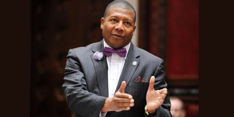 Le sénateur américain James Sanders Jr. manifeste son intérêt pour le magazine Hommes d&rsquo;Afrique